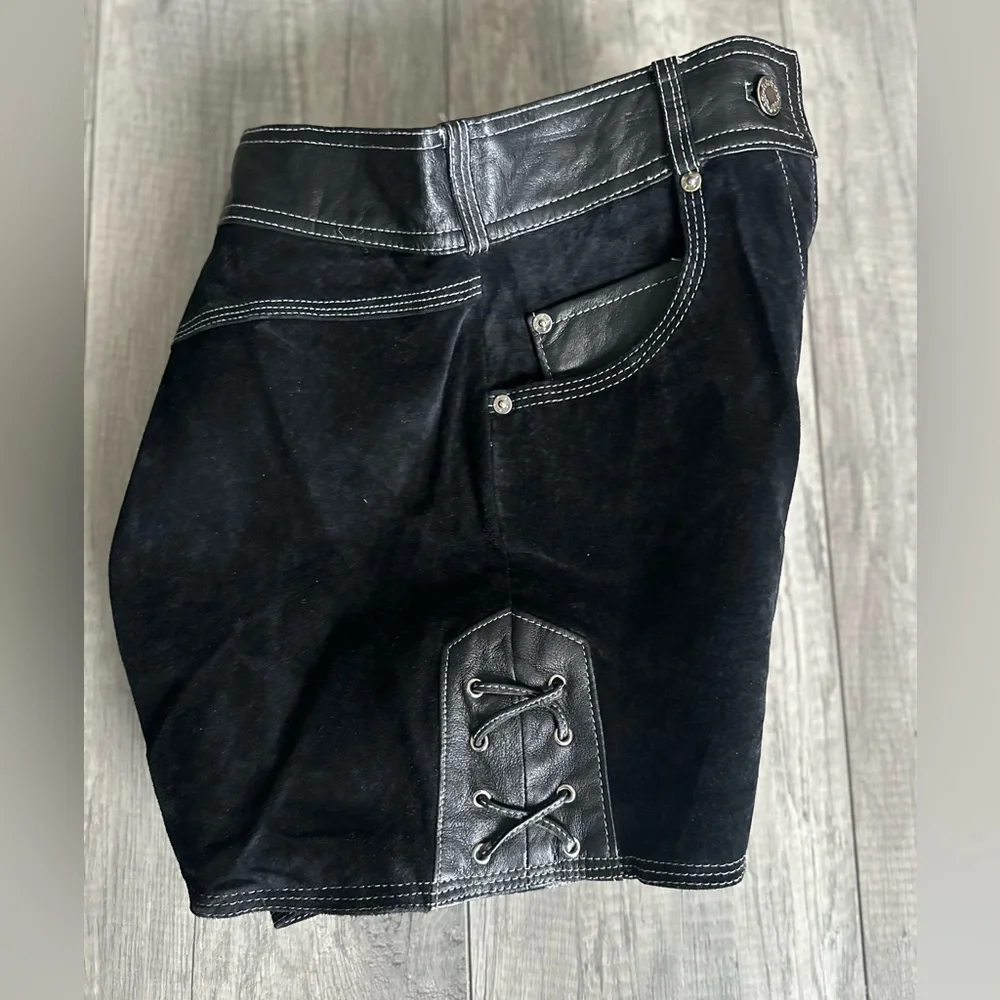 NWT Vintage Wilsons Leather Beyond Leather Black Leather & Suede Shorts - Picture 4 of 13